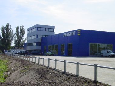 2004 - Peugeot Garage Arnhem 1.jpg